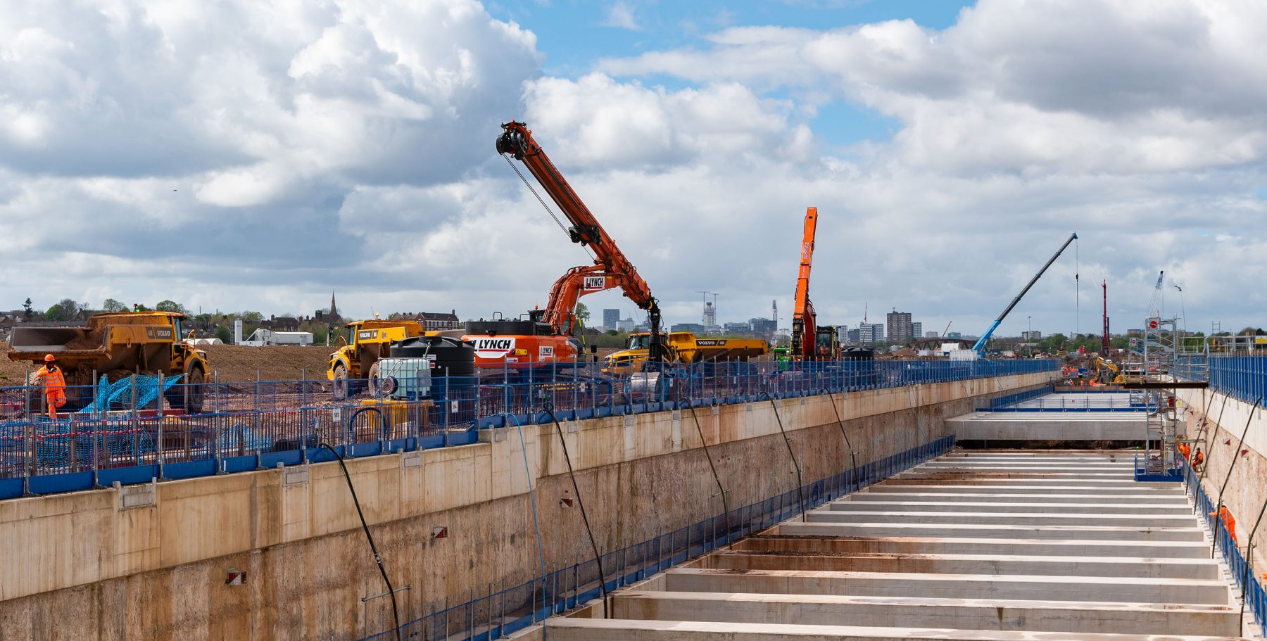 Construction site with heavy machinery. Bromford Tunnel West Portal | Dewatering